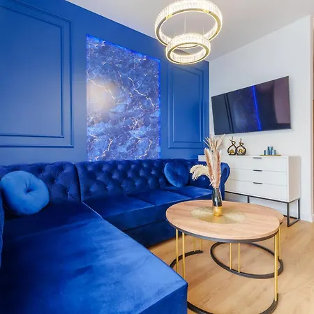 Sunset V, Nadmorska 100