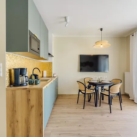 Sunset V, Nadmorska 100 *