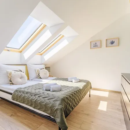 Sunset V, Nadmorska 100 *