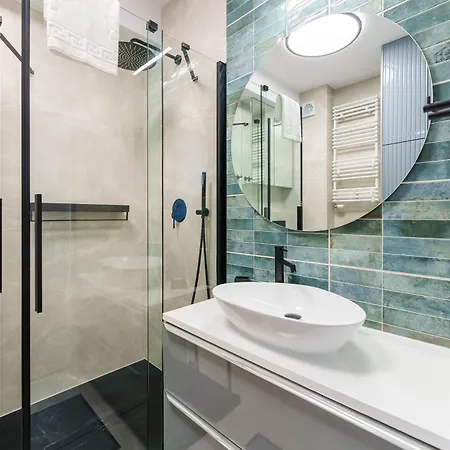 Sunset V, Nadmorska 100 *