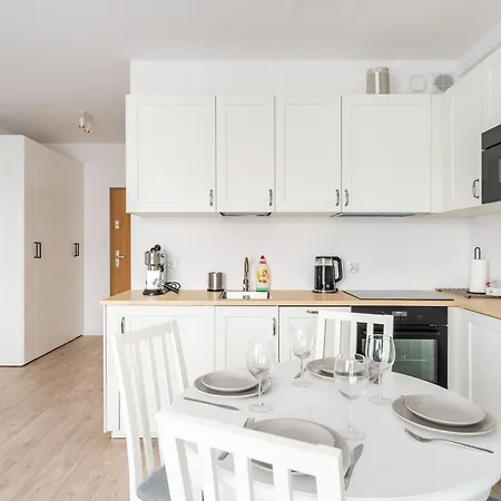 Sunset V, Nadmorska 100