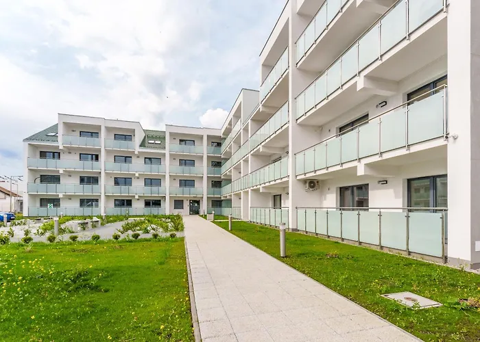 Sunset V, Nadmorska 100 *