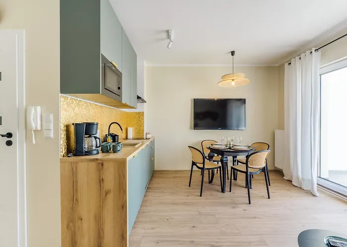 Sunset V, Nadmorska 100 *