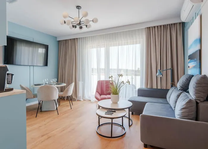 Sunset V, Nadmorska 100