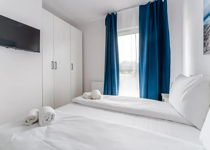 Sunset V, Nadmorska 100