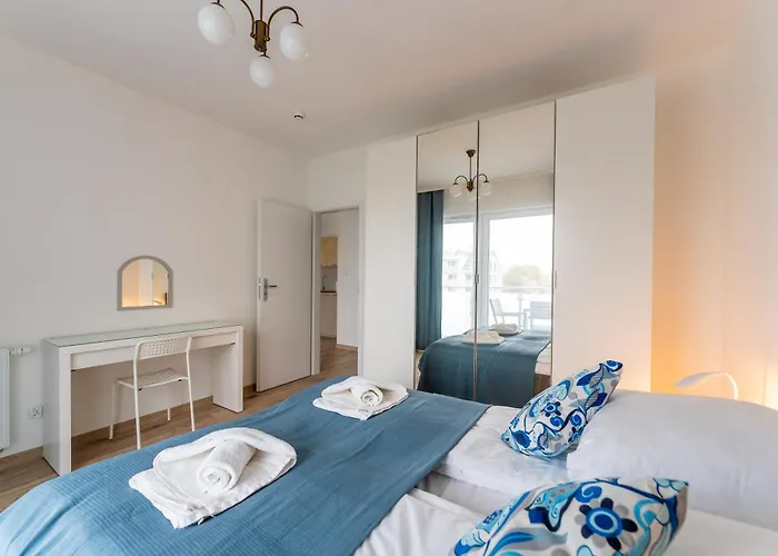 Sunset V, Nadmorska 100