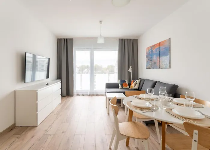 Sunset V, Nadmorska 100